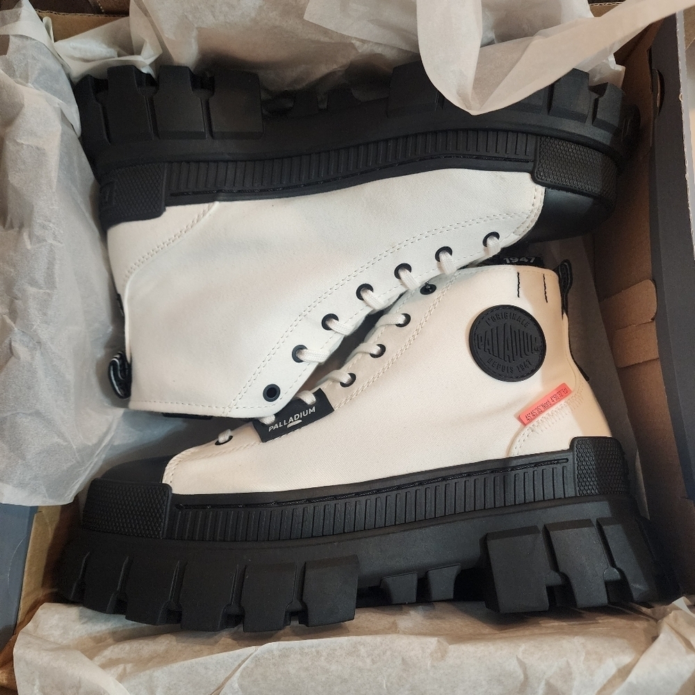 Palladium SIZE 8.5 White and Black REVOLT Platform Sneakers, New In Box - Picture 7 of 8